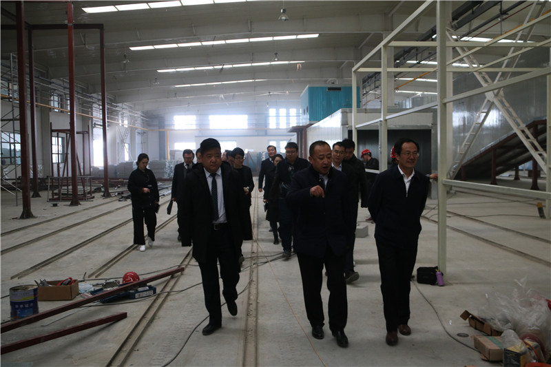 蘭州市委常委、新區(qū)黨工委書(shū)記楊建忠參觀考察工貿(mào)集團(tuán)三廠建設(shè)情況